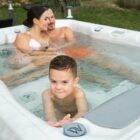 Minipiscina Jacuzzi Wellis Teide PeakLife Premium Ice White 6 locuri + Pompa de caldura 3kW + Scara inteligenta + Acoperis termic CADOU!
