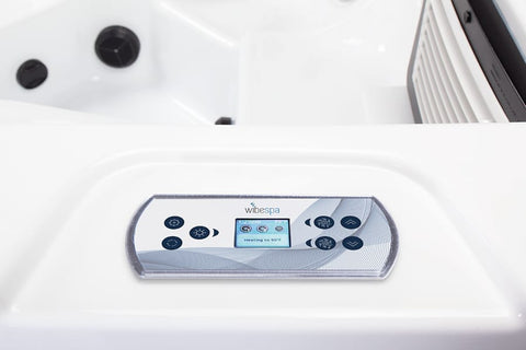 Minipiscina Jacuzzi Wellis Avatar Deluxe WibeSpa Ice White 6 locuri + Acoperis termic CADOU!